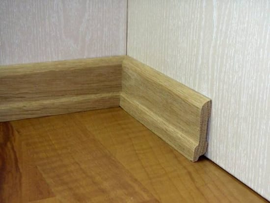 деревянный  плинтус