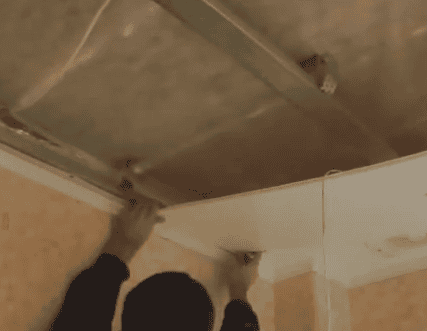 ремонт ванной комнаты потолок