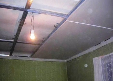 Крепим листы к каркасу