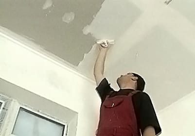 Отделочные работы потолка на кухне