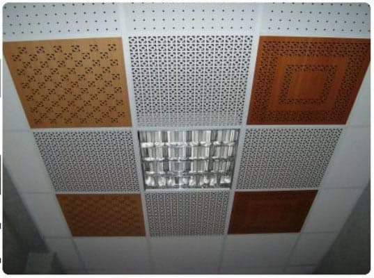Потолок из разноцветных квадратов