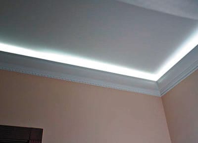 Светильник за карнизом